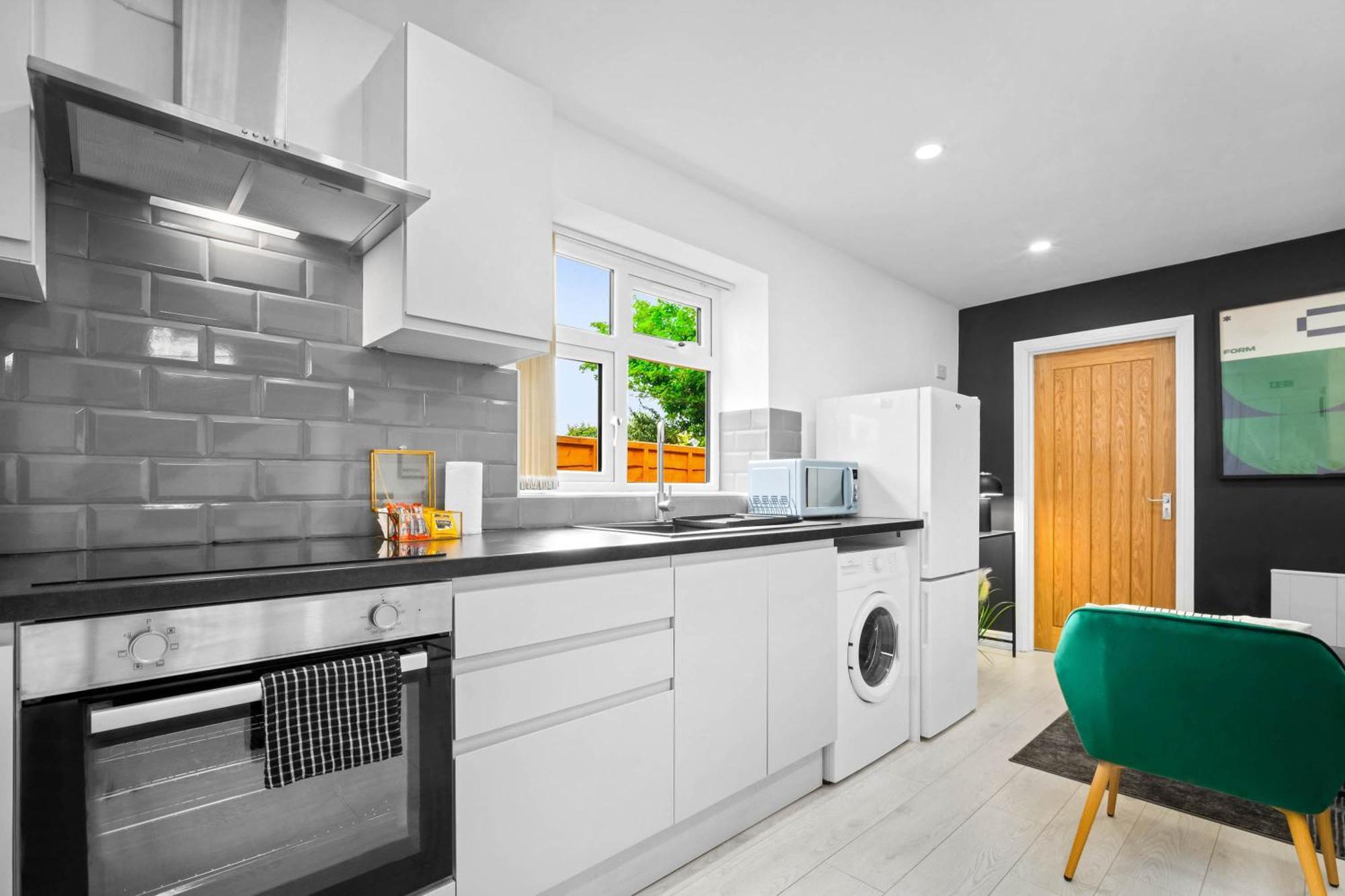 Luxury 3 Bedroom Apartment - Terrace - Near City Centre - Wifi - Smart Tv 1Mr Birmingham Exteriör bild