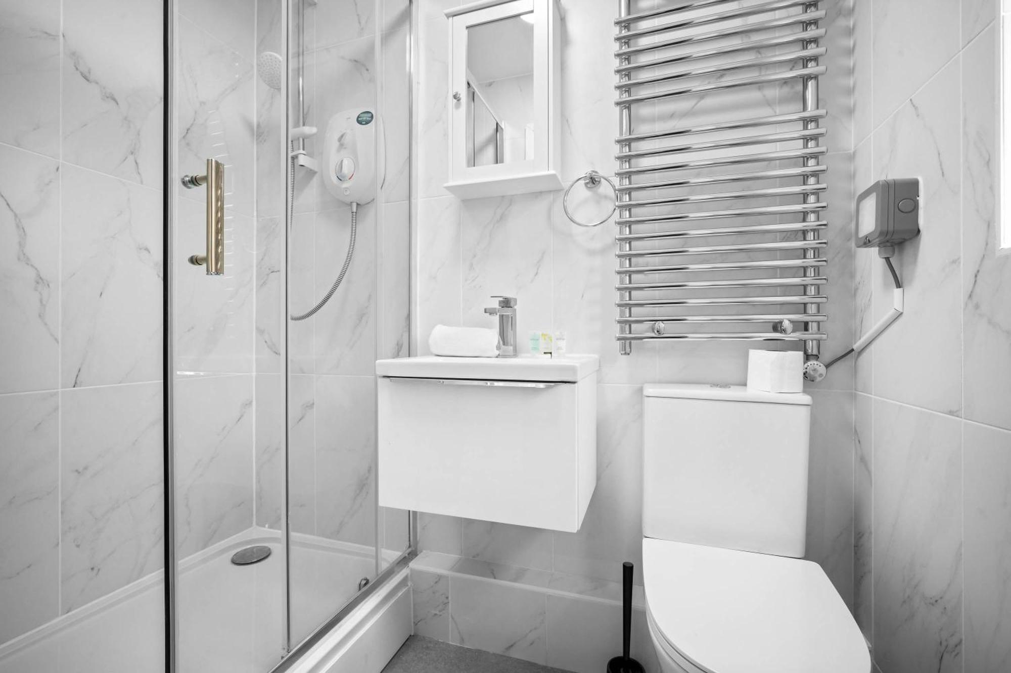 Luxury 3 Bedroom Apartment - Terrace - Near City Centre - Wifi - Smart Tv 1Mr Birmingham Exteriör bild