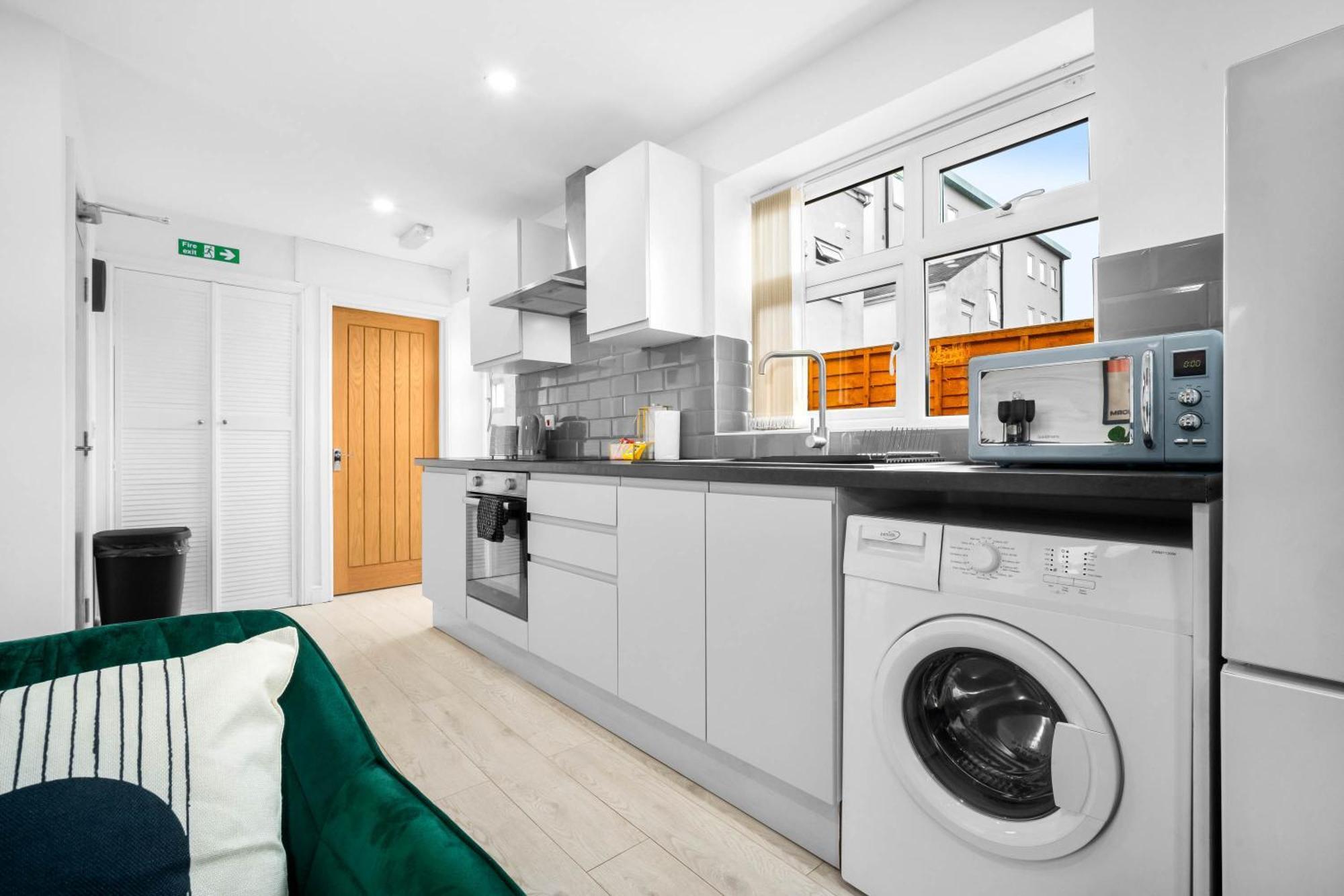 Luxury 3 Bedroom Apartment - Terrace - Near City Centre - Wifi - Smart Tv 1Mr Birmingham Exteriör bild